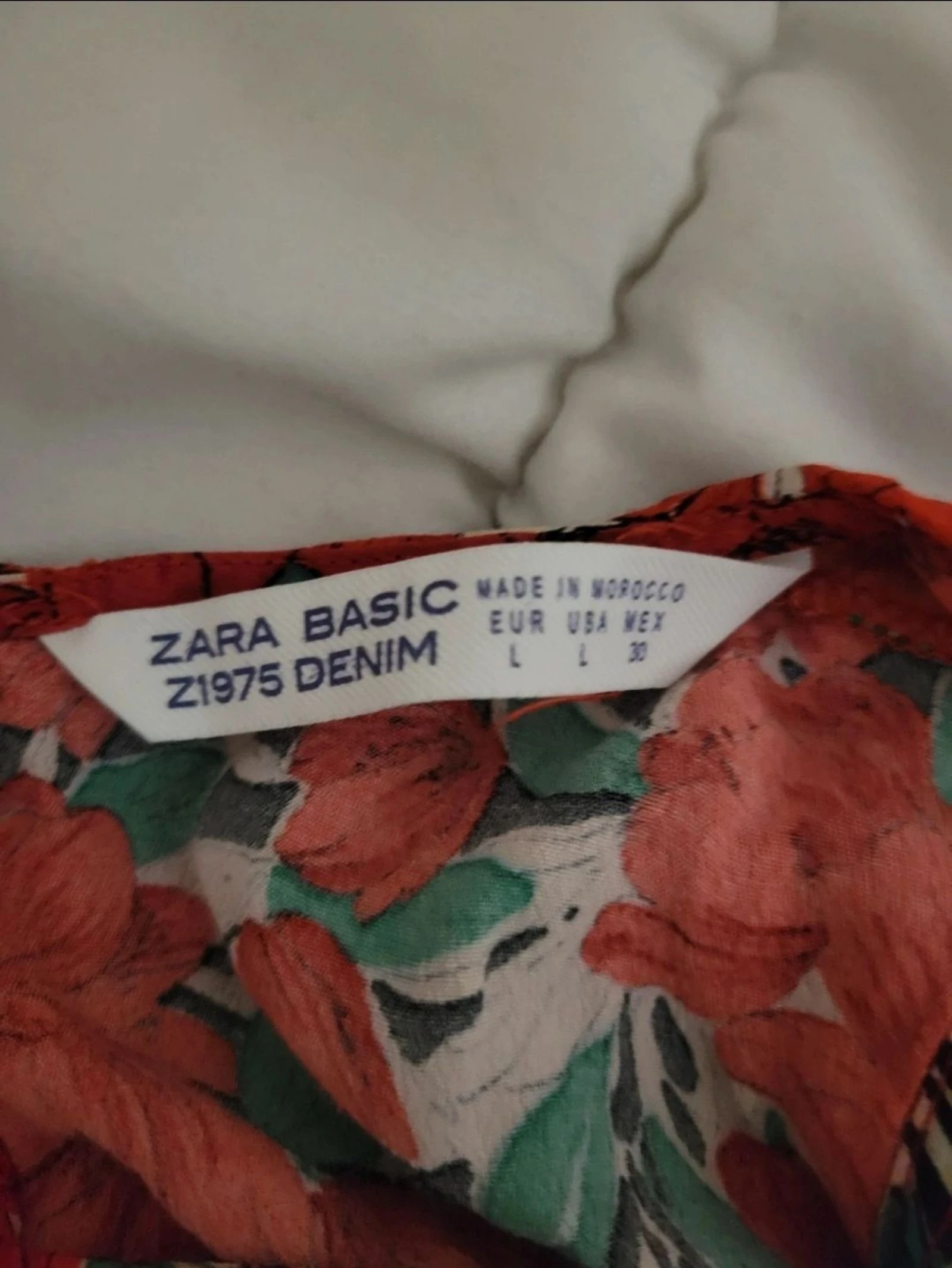 Top fluido zara Basic de ombros descobertos com flores tamanho l – photo 5